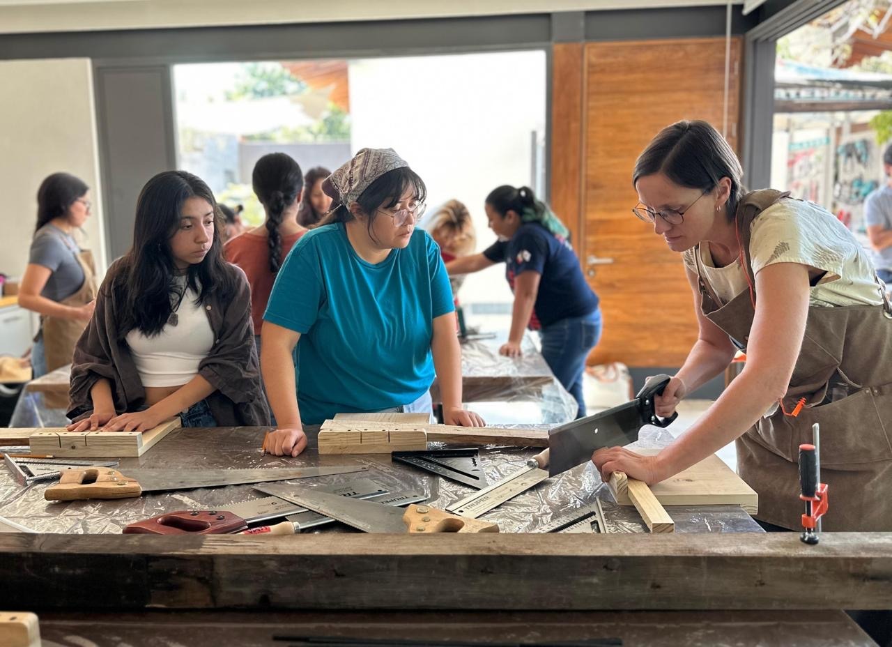 Taller de uso de herramientas dirigido a mujeres: Rompiendo estereotipos de género.